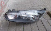 Laden Sie das Bild in den Galerie-Viewer, Frontscheinwerfer Ford Fiesta C1BB-13W030-AH Links Scheinwerfer Headlight