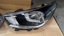 Laden Sie das Bild in den Galerie-Viewer, Frontscheinwerfer Kia Rio Ein Stück (Rechts oder Links) Scheinwerfer Headlight