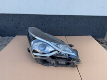 Laden Sie das Bild in den Galerie-Viewer, Frontscheinwerfer Toyota Yaris Rechts Scheinwerfer Headlight SCH7855544338ti