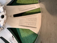 Load image into Gallery viewer, 1x Alufelge 19 Zoll 8.0" 5x112 45ET 5LA601025B Skoda Enyaq Rim Wheel FEL9255618397aj