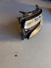 Laden Sie das Bild in den Galerie-Viewer, Frontscheinwerfer Renault 260606796R Links Scheinwerfer Headlight SCH5697088427tu