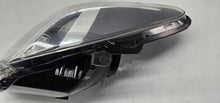 Laden Sie das Bild in den Galerie-Viewer, Frontscheinwerfer Toyota Yaris SPP4621 Links Scheinwerfer Headlight