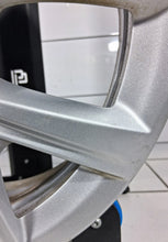 Laden Sie das Bild in den Galerie-Viewer, 1x Alufelge 17 Zoll 5x112 47ET Glanz Silber 6884815 BMW F45 Rim Wheel FEL1638421273dr
