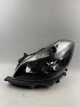 Laden Sie das Bild in den Galerie-Viewer, Frontscheinwerfer Renault Clio III 8200865607 Ein Stück (Rechts oder Links) SCH2613183746iw