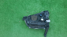 Laden Sie das Bild in den Galerie-Viewer, Frontscheinwerfer Toyota Prius 123123123 Rechts Scheinwerfer Headlight SCH3795797828mo