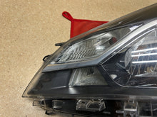 Laden Sie das Bild in den Galerie-Viewer, Frontscheinwerfer Toyota Yaris Links Scheinwerfer Headlight SCH2165661669sc