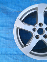 Load image into Gallery viewer, 1x Alufelge 17 Zoll 7.5&quot; 5x112 51ET Glanz 8V0601025CT Audi A3 Mg Rim Wheel