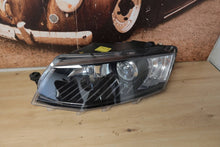Laden Sie das Bild in den Galerie-Viewer, Frontscheinwerfer Skoda Octavia III 5E1941015B Xenon Links Headlight SCH8364141842vv