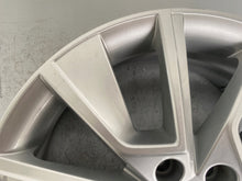 Load image into Gallery viewer, 1x Alufelge 17 Zoll 6.5" 5x100 40ET Glanz Silber 658601025C Skoda Kamiq FEL5252124872mk