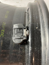 Load image into Gallery viewer, 1x Alufelge 17 Zoll 7.0" 5x114.3 40ET Glanz Silber 8201485175 Nissan Rim Wheel FEL5736751399qx