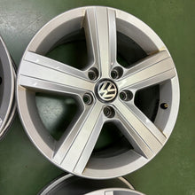 Load image into Gallery viewer, 4x Alufelge 16 Zoll 6.5" 5x112 46ET Glanz Silber 5G0601025BN VW Golf Vii FEL4480222494xk