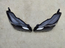 Laden Sie das Bild in den Galerie-Viewer, Frontscheinwerfer Toyota Yaris 81110-0D35006 Ein Stück (Rechts oder Links)