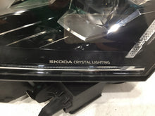 Laden Sie das Bild in den Galerie-Viewer, Frontscheinwerfer Skoda Octavia IV 5E4941035 LE22A64980301134233 LED Links SCH4303636872ul
