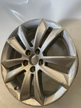 Laden Sie das Bild in den Galerie-Viewer, 1x Alufelge 17 Zoll 7.0&quot; 5x108 40ET 31471309 Volvo S60 V70 Rim Wheel