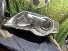 Load image into Gallery viewer, Frontscheinwerfer VW Passat 3C0941005J 3C0941006J Ein Satz Headlight SCH9056272521km