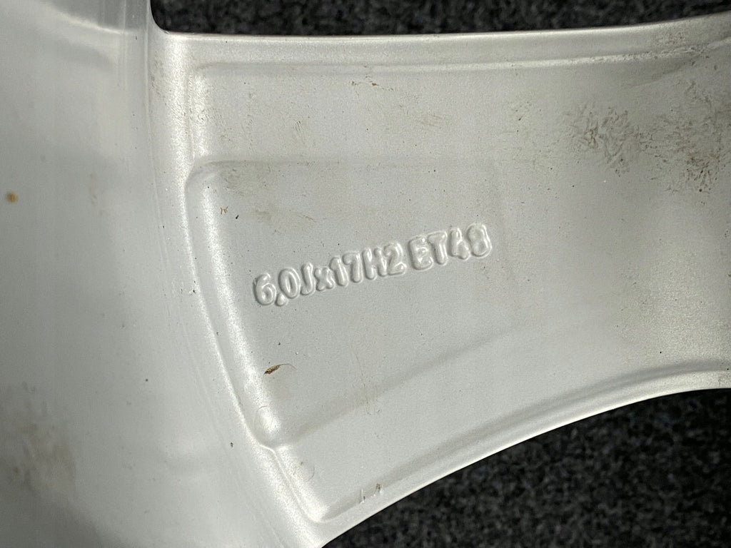 1x Alufelge 17 Zoll 6.0" 5x112 48ET 8V0601025C Audi A3 Rim Wheel