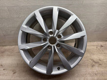 Load image into Gallery viewer, 1x Alufelge 17 Zoll 49ET Silber 5G0601025CH VW Golf Vii Rim Wheel FEL1527821878cz