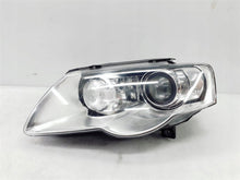 Load image into Gallery viewer, Frontscheinwerfer VW Passat 3C0941751G Xenon Links Scheinwerfer Headlight