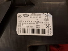 Laden Sie das Bild in den Galerie-Viewer, Frontscheinwerfer Mercedes-Benz Viano W639 Vito A6398202961 Xenon Rechts SCH9051372092io