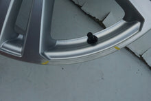 Load image into Gallery viewer, 1x Alufelge 18 Zoll 7.5" 5x112 51ET Glanz Silber 8V0601025 Audi Rim Wheel FEL4731776099vm