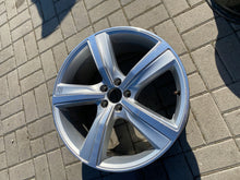 Load image into Gallery viewer, 1x Alufelge 20 Zoll 8.0" 5x108 49 5ET Glanz Silber 31680078 Volvo Xc60 I FEL2896409963uv