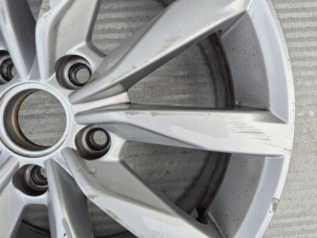 1x Alufelge 17 Zoll 6.0" 5x112 48ET Glanz Silber 5G0601025K VW Golf Vii FEL7130466235cy