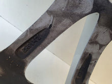 Laden Sie das Bild in den Galerie-Viewer, 1x Alufelge 16 Zoll 7.0" 5x120 31ET Glanz Silber 6796236 BMW F36 F30 F31 FEL3733818074kd