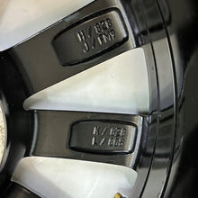 Laden Sie das Bild in den Galerie-Viewer, 1x Alufelge 17 Zoll 7.0&quot; 5x100 46ET Glanz Schwarz 5JJ601025 Skoda Rim Wheel