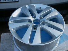 Load image into Gallery viewer, 1x Alufelge 16 Zoll 6.5" 5x110 37ET Glanz Silber 13242072 Opel Astra H Meriva B FEL3167945820qu