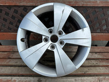 Load image into Gallery viewer, 1x Alufelge 17 Zoll 6.5" 5x112 41ET Glanz Silber 3V0601025A Skoda Superb Iii FEL5685203940lf