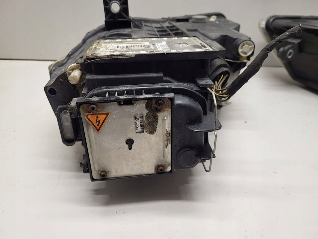 Frontscheinwerfer VW Passat 3C0941751G 3C0941752G Ein Satz Headlight SCH5514750900wg