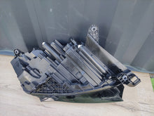 Laden Sie das Bild in den Galerie-Viewer, Frontscheinwerfer Skoda Enyaq 5LB941015A LED Links Scheinwerfer Headlight