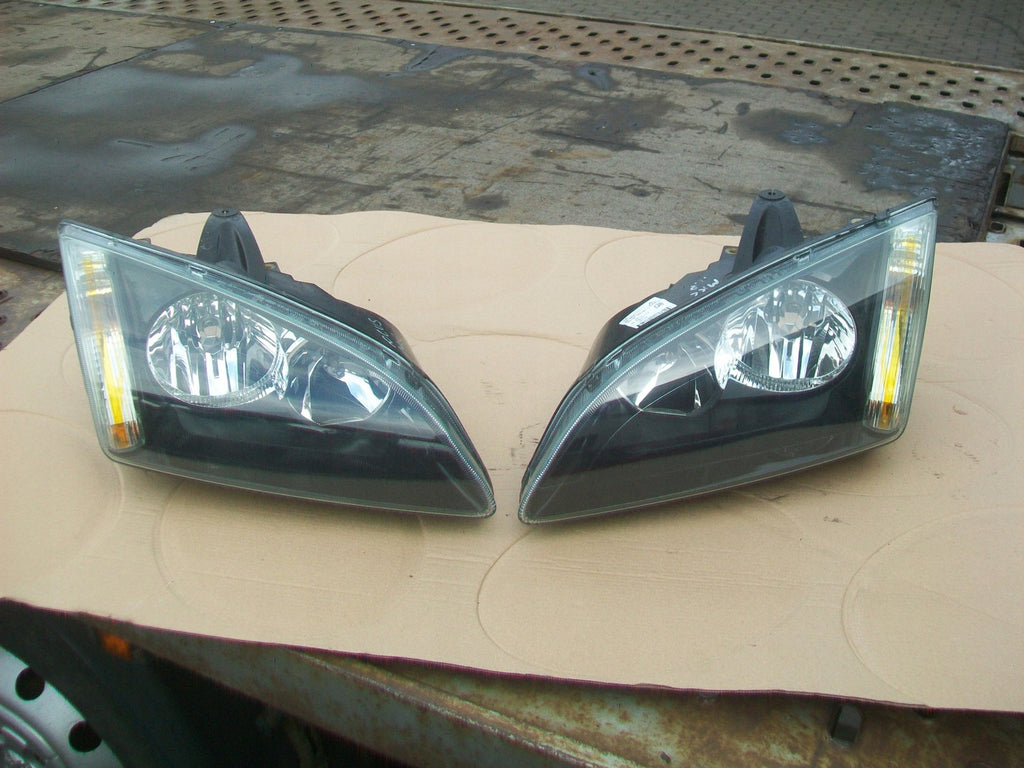 Frontscheinwerfer Ford Focus 4M51-13W030-JB LED Ein Stück (Rechts oder Links)