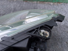 Laden Sie das Bild in den Galerie-Viewer, Frontscheinwerfer Mercedes-Benz W245 A1698207861 1975106000301247202 Rechts SCH1266085296xt