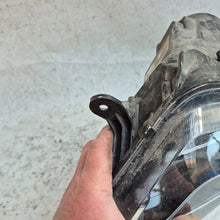 Laden Sie das Bild in den Galerie-Viewer, Frontscheinwerfer Dacia Duster 260609367R Links Scheinwerfer Headlight