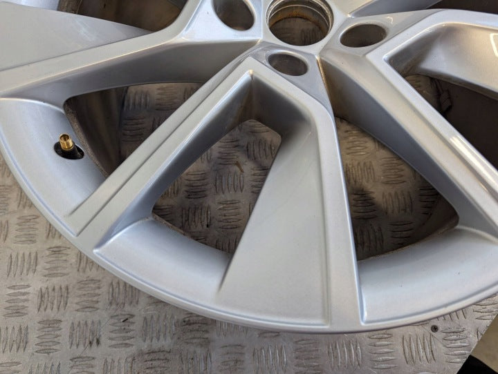 1x Alufelge 18 Zoll 8.5" 5x112 41ET 3V0601025BK Skoda Superb Iii Rim Wheel FEL1281649656zj