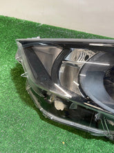 Laden Sie das Bild in den Galerie-Viewer, Frontscheinwerfer Toyota Yaris 0444636 Links Scheinwerfer Headlight SCH5000342060qg