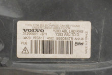 Laden Sie das Bild in den Galerie-Viewer, Frontscheinwerfer Volvo V60 I S60 31299991 89905476 Rechts Headlight SCH2460911905cl