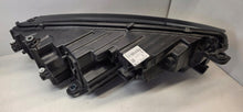 Laden Sie das Bild in den Galerie-Viewer, Frontscheinwerfer Skoda Octavia IV 5E4941015 LED Links Scheinwerfer Headlight SCH9419770761ct