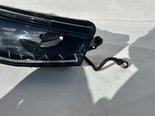 Laden Sie das Bild in den Galerie-Viewer, Frontscheinwerfer Skoda Fabia IV 6V0941016B Rechts Scheinwerfer Headlight SCH3382181573fz