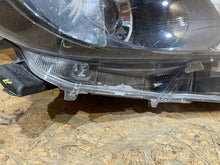 Load image into Gallery viewer, Frontscheinwerfer Toyota 4 Yaris S2508P011-M Rechts Scheinwerfer Headlight