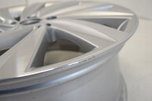 Laden Sie das Bild in den Galerie-Viewer, 1x Alufelge 18 Zoll 7.5&quot; 5x112 48ET Glanz Silber 5E3601025 Skoda Octavia 5e3 Iv