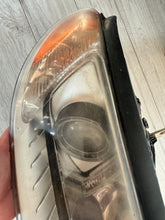 Laden Sie das Bild in den Galerie-Viewer, Frontscheinwerfer Volvo V70 S60 30796134 Xenon Rechts Scheinwerfer Headlight SCH1909974546tk