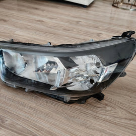 Frontscheinwerfer Toyota Hilux VIII 81150-0KK60 Links Scheinwerfer Headlight SCH9694700966db