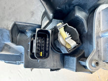 Laden Sie das Bild in den Galerie-Viewer, Frontscheinwerfer Opel Corsa F 39162654 Rechts Scheinwerfer Headlight SCH9133627059sd