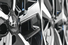 Load image into Gallery viewer, 4x Alufelge 18 Zoll 7.5&quot; 5x114.3 52ET Glanz Graphit 52910-J9300 Hyundai Kona Mg