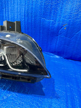 Laden Sie das Bild in den Galerie-Viewer, Frontscheinwerfer Hyundai Kona J9921-63060 92102J9600 LED Rechts Headlight