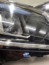 Load image into Gallery viewer, Frontscheinwerfer VW 7L1941005B Ein Satz Scheinwerfer Headlight SCH5400680356lp