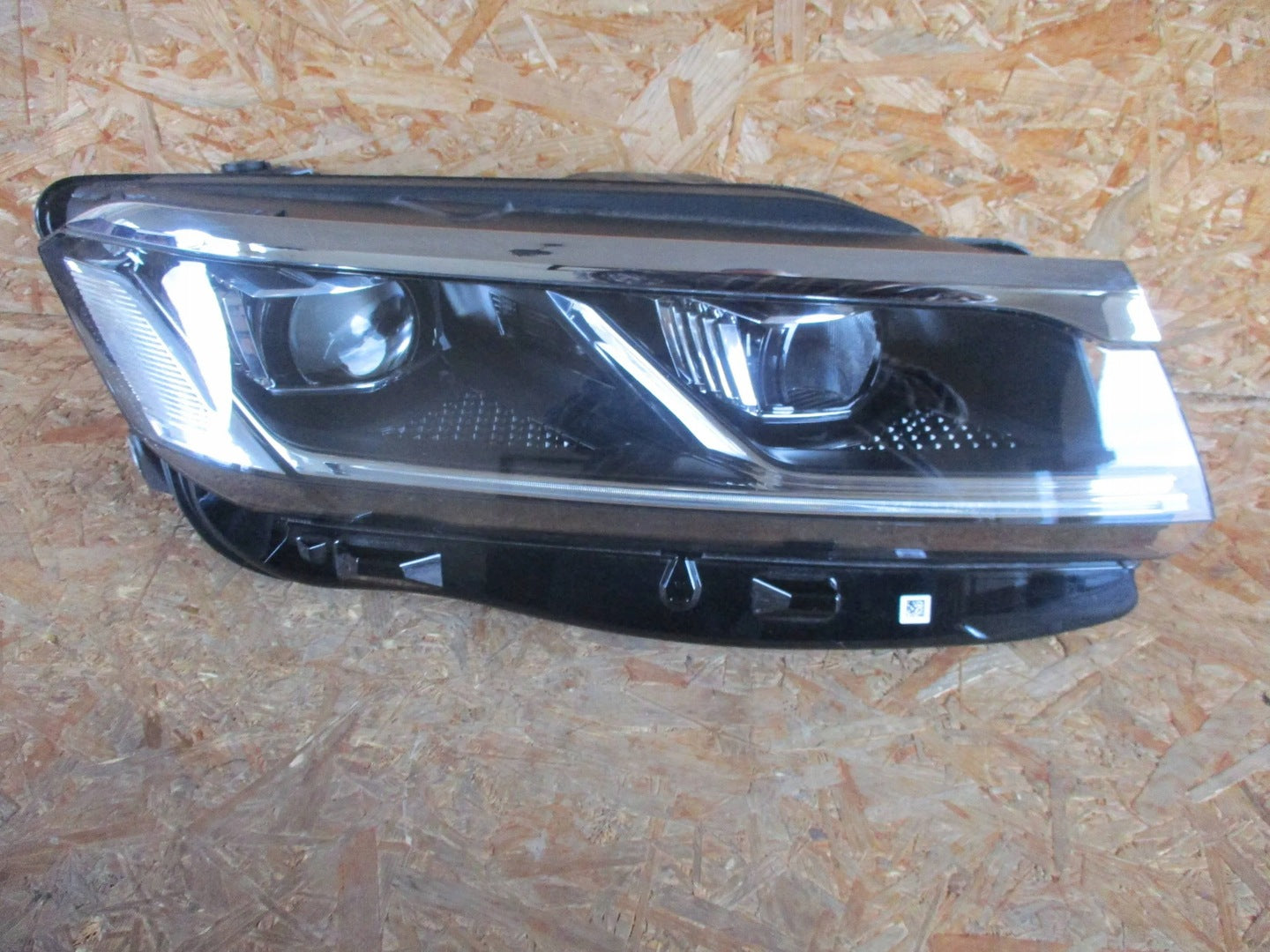 Frontscheinwerfer VW Touareg 701941036B LED Rechts Scheinwerfer Headlight SCH3459138478ry
