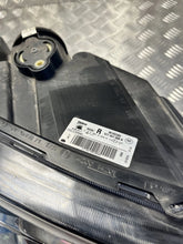 Load image into Gallery viewer, Frontscheinwerfer Seat Ateca 577941008A Rechts Scheinwerfer Headlight